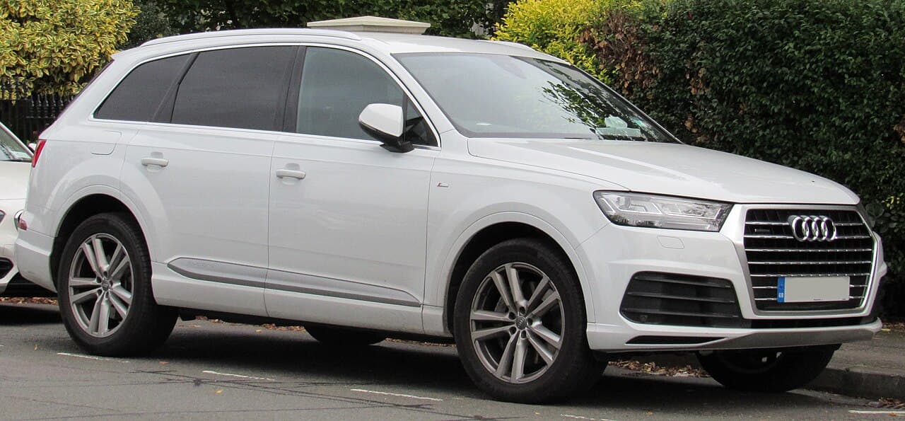 Audi Q7 55 TFSI quattro, front view