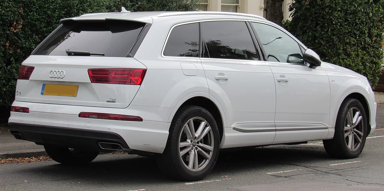 Audi Q7 55 TFSI quattro, rear view