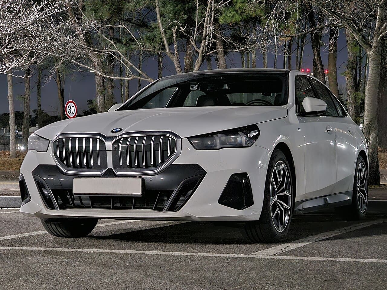 BMW 520i M Sport, front view