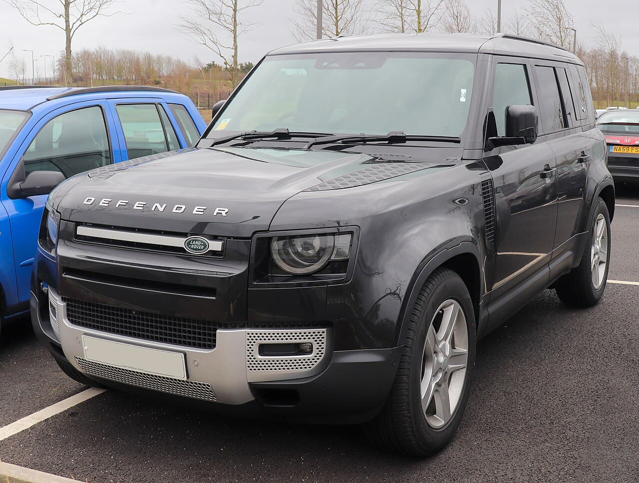 Land Rover Defender 110 SE, front view