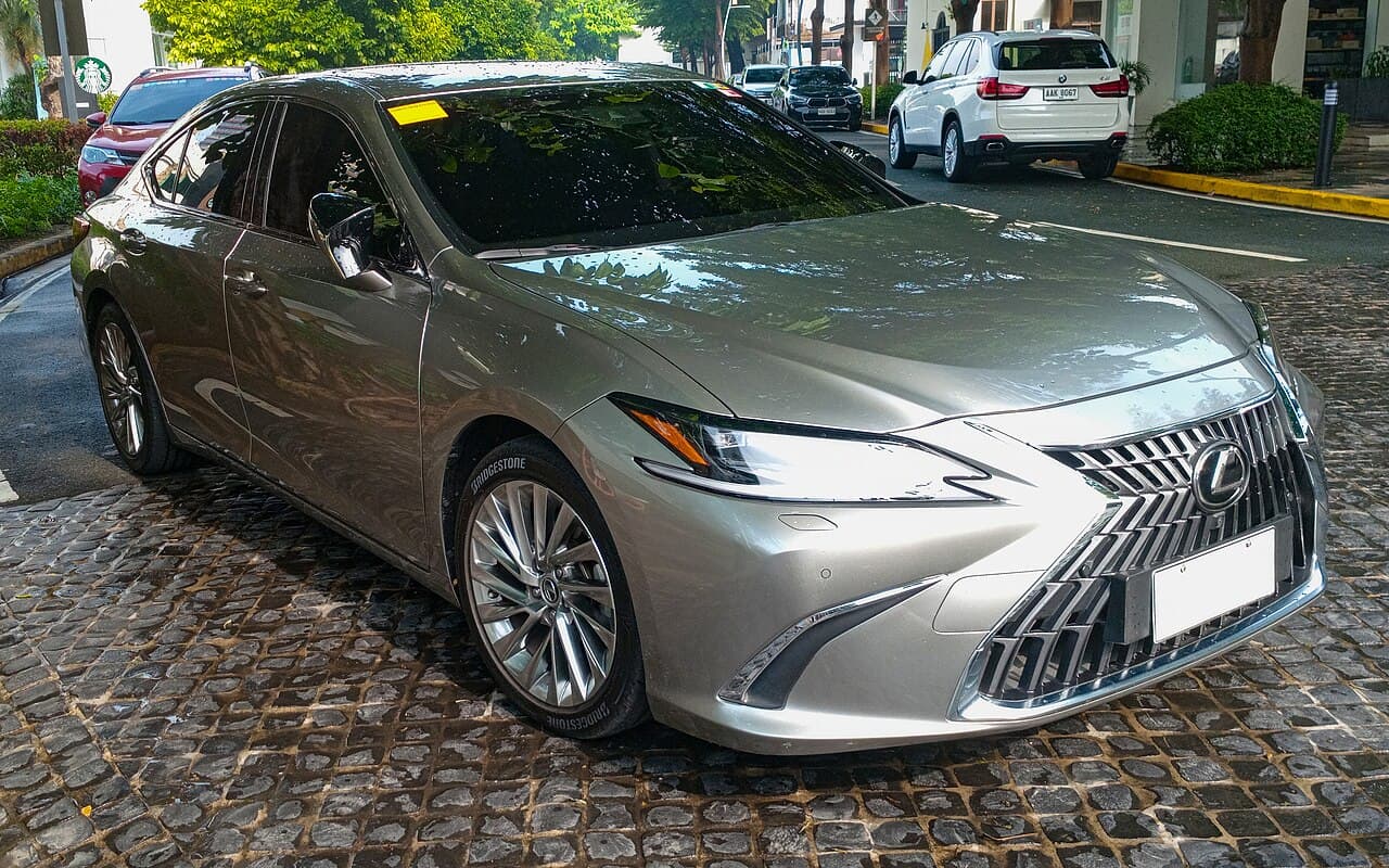 Lexus ES 350 Platinum, front view