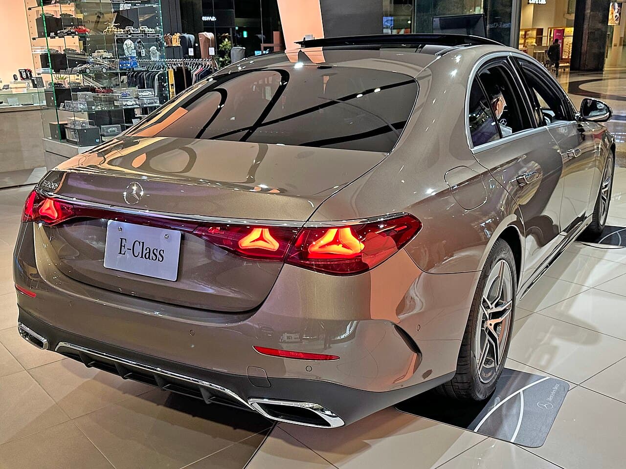 Mercedes-Benz E 200 Exclusive, rear view