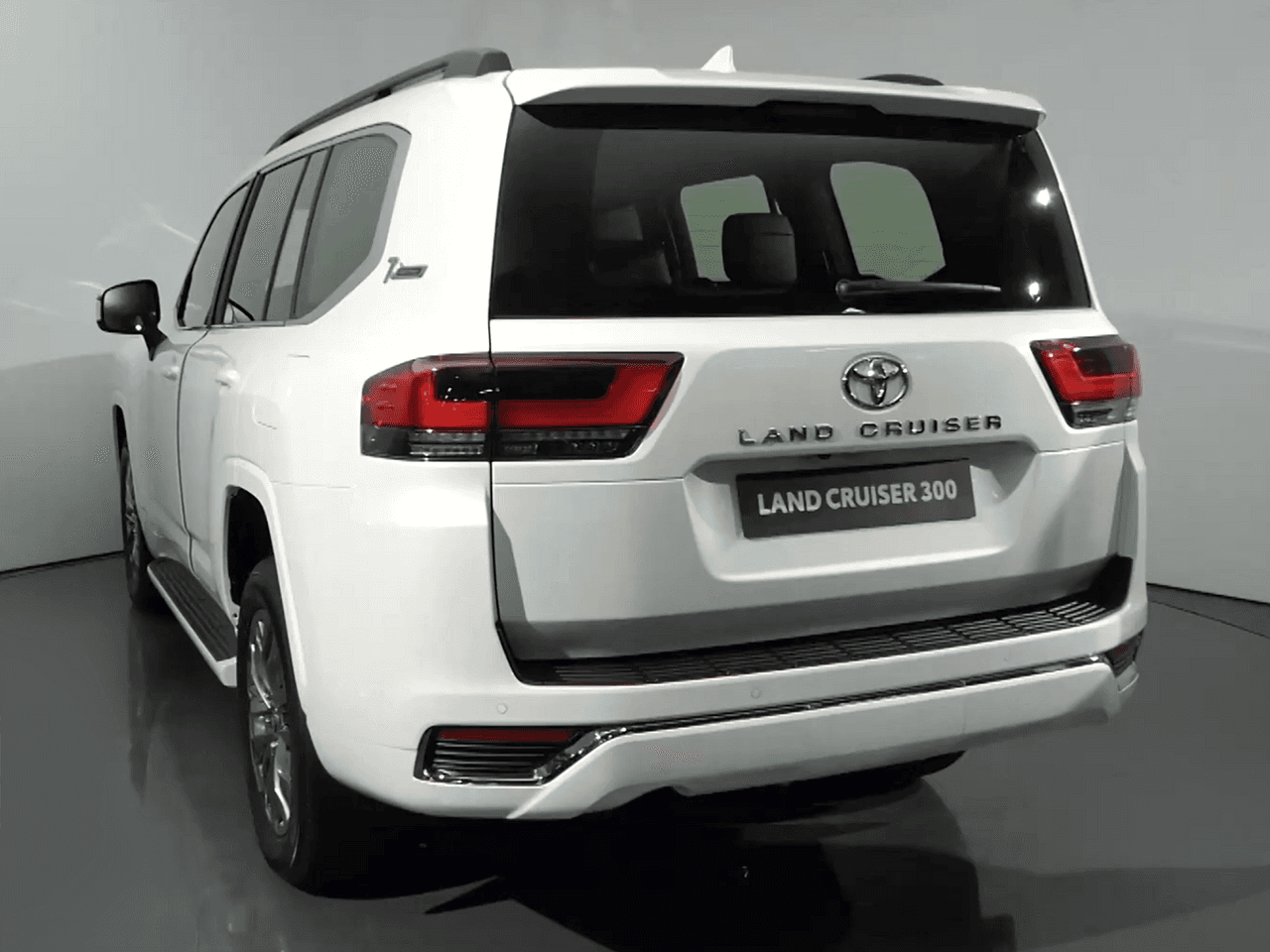 Toyota Land Cruiser GX-R, rear view